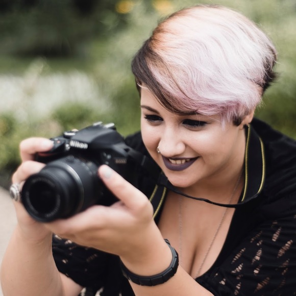 Meet your Posher, Paisley - Picture 1 of 1